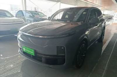 Li Auto L8 · 2025 год