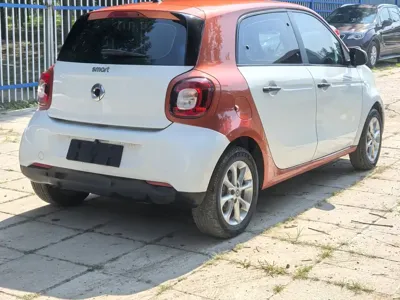 Smart Smart Forfour 2017, 107000 км, за 4560.19 USD