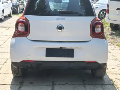 Smart Smart Forfour 2017, 107000 км, за 4560.19 USD