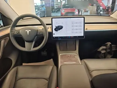 Tesla Model Y 2023, 82300 км, за 24587.52 USD - фото 10