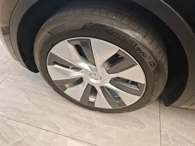Tesla Model Y 2023, 82300 км, за 24587.52 USD - фото 23