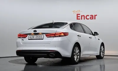 Kia K5 2016, 95502 км, за 4759.39 USD