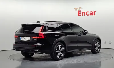 Volvo V60 2021, 13343 км, за 23778.51 USD