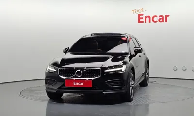 Volvo V60 2021, 13343 км, за 23778.51 USD
