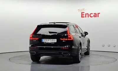 Volvo V60 2021, 13343 км, за 23778.51 USD