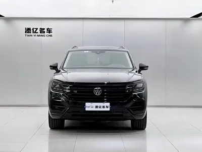 Volkswagen Touareg 2022, 120000 км, за 31831.84 USD