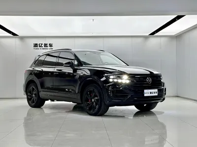 Volkswagen Touareg 2022, 120000 км, за 31831.84 USD