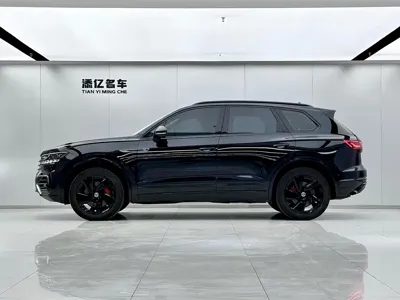 Volkswagen Touareg 2022, 120000 км, за 31831.84 USD
