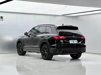 Volkswagen Touareg 2022, 120000 км, за 31831.84 USD