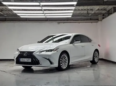 Lexus ES · 2023 год