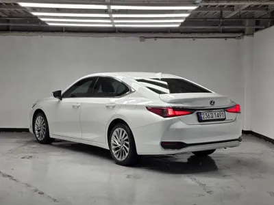 Lexus ES 2023, 51260 км, за 30195.62 USD
