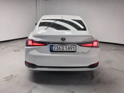 Lexus ES 2023, 51260 км, за 30195.62 USD