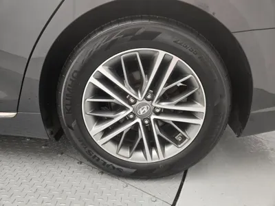Hyundai Grandeur 2018, 168000 км, за 7100.98 USD