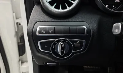 Mercedes-Benz C-Class 2017, 74931 км, за 12414.6 USD - фото 16