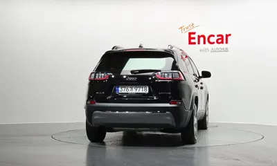 Jeep Cherokee 2022, 23770 км, за 15456.46 USD
