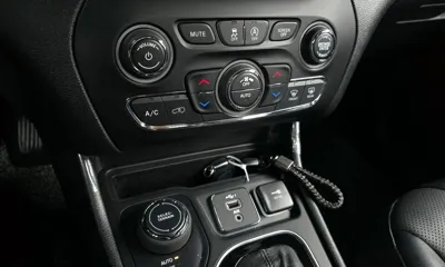 Jeep Cherokee 2022, 23770 км, за 15456.46 USD - фото 18
