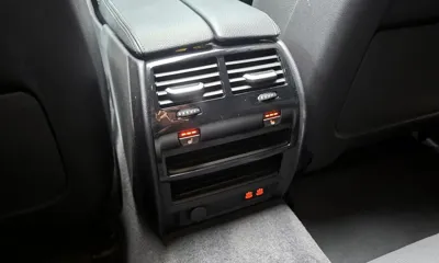 BMW 5-Series 2023, 50754 км, за 25330.46 USD - фото 30