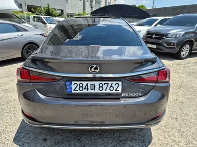 Lexus ES 2023, 110169 км, за 27569.91 USD