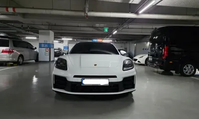 Porsche Panamera 2024, 11800 км, за 100925.56 USD