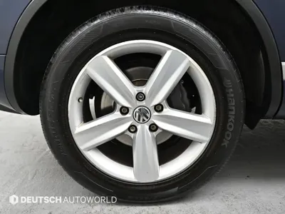Volkswagen Touareg 2012, 124438 км, за 6630.69 USD