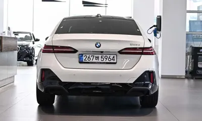 BMW 5-Series 2025, 7028 км, за 40042.01 USD