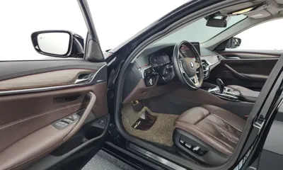 BMW 5-Series 2023, 48936 км, за 28901.72 USD - фото 10