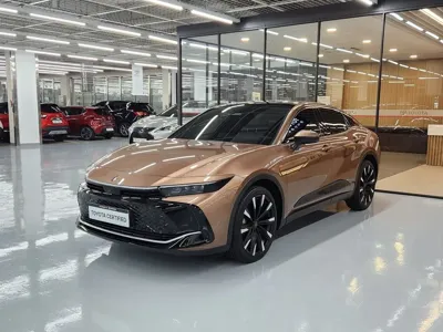 Toyota Crown · 2023 год