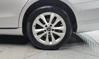 Mercedes-Benz C-Class 2019, 139403 км, за 11159.25 USD - фото 21