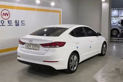Hyundai Avante 2018, 129000 км, за 5720.6 USD