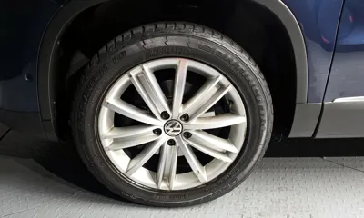 Volkswagen Tiguan 2012, 61043 км, за 5464.49 USD