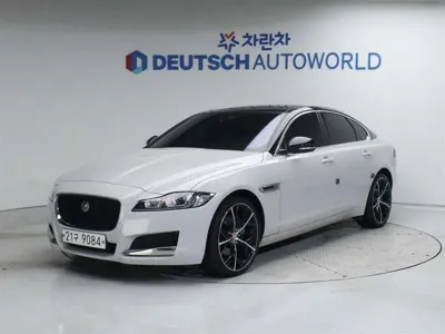 Jaguar XF · 2017 год