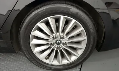Hyundai Equus 2013, 76265 км, за 5629.13 USD