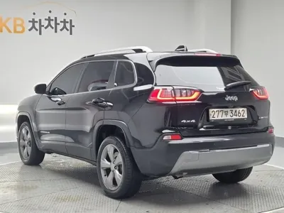 Jeep Cherokee 2020, 75737 км, за 10097.73 USD