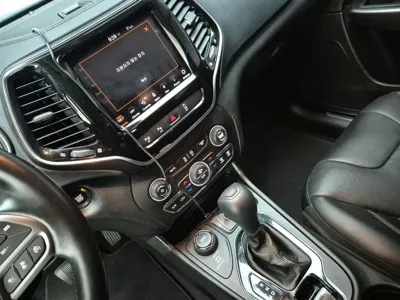 Jeep Cherokee 2020, 75737 км, за 10093.11 USD - фото 11