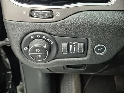 Jeep Cherokee 2020, 75737 км, за 10093.11 USD - фото 18