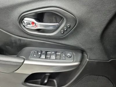 Jeep Cherokee 2020, 75737 км, за 10093.11 USD - фото 20