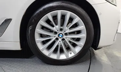 BMW 5-Series 2021, 42324 км, за 23719.85 USD