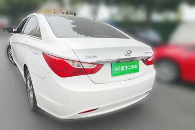 Hyundai Sonata 2014, 139400 км, за 3694 USD