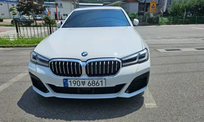 BMW 5-Series 2022, 59707 км, за 29817.61 USD