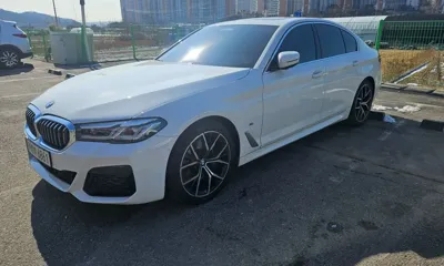 BMW 5-Series 2022, 59707 км, за 29817.61 USD