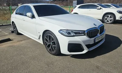BMW 5-Series 2022, 59707 км, за 29817.61 USD