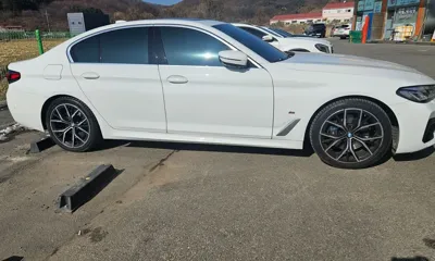 BMW 5-Series 2022, 59707 км, за 29817.61 USD