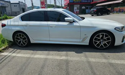 BMW 5-Series 2022, 59707 км, за 29774.94 USD - фото 6