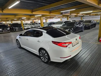 Kia K5 2011, 121222 км, за 3875.46 USD