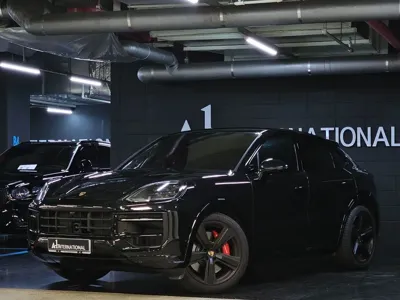 Porsche Cayenne 2025, 15500 км, за 128900.14 USD