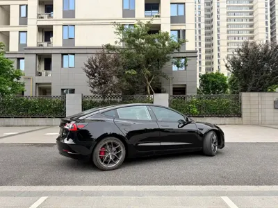 Tesla Model 3 2022, 93000 км, за 19714.43 USD