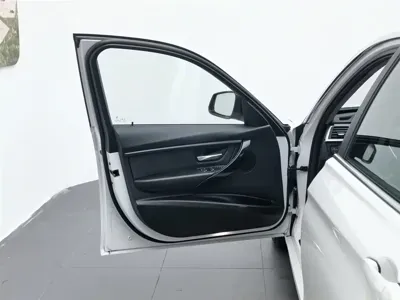 BMW 3 Series 2017, 45199 км, за 10417.69 USD - фото 8