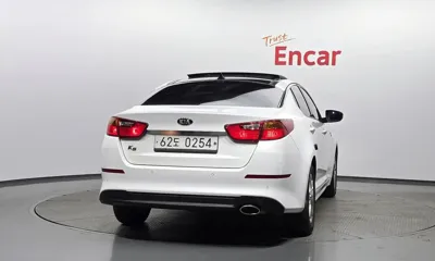Kia K5 2014, 163189 км, за 3371.23 USD