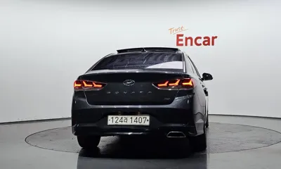 Hyundai Sonata 2018, 117974 км, за 8264.41 USD