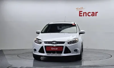 Ford Focus 2015, 51106 км, за 2841.1 USD